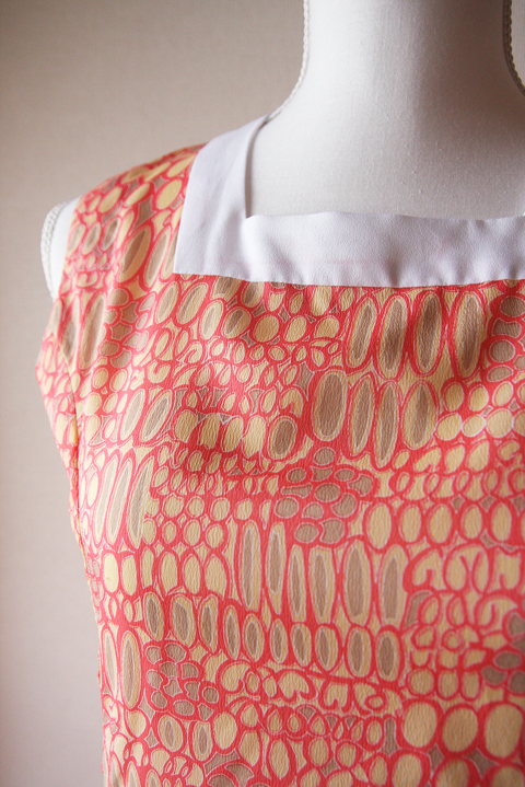 Very light sleeveless mini dress with pink novelty print 3