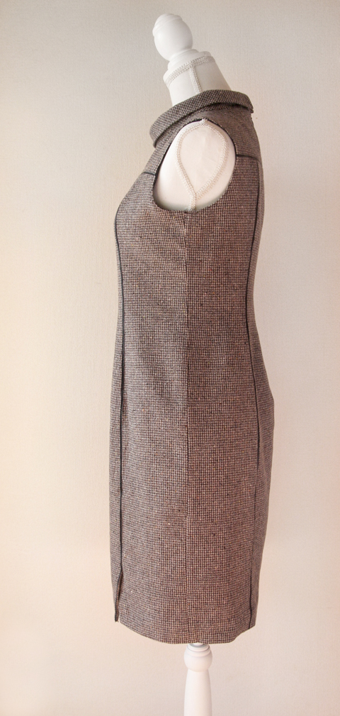 Kumikyoku sleeveless wool pencil dress with roll collar